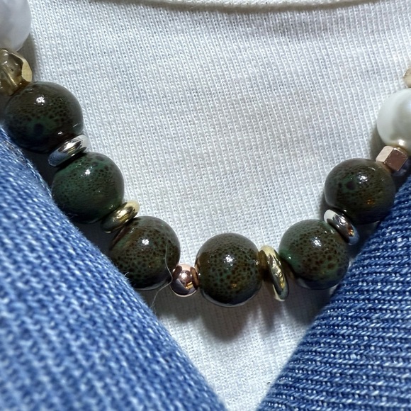 Pearl and zoisite beaded chunky necklace - Picture 3 of 5